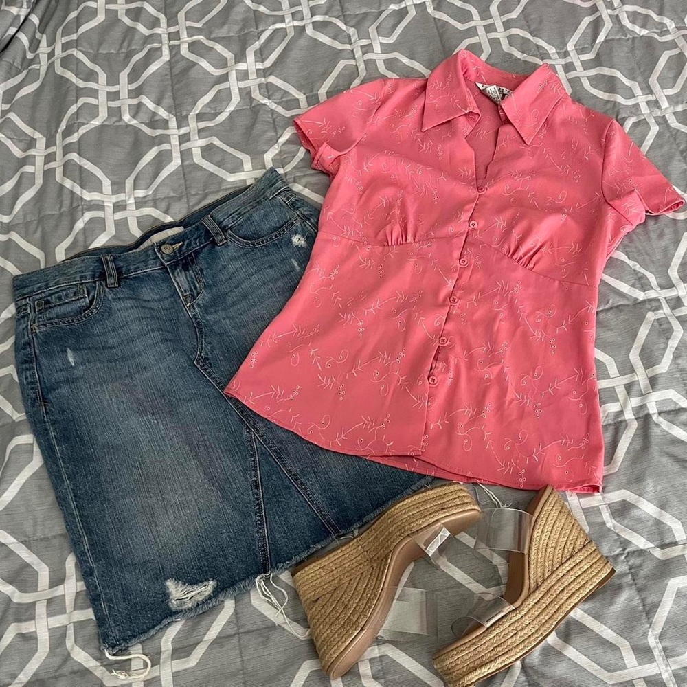 Vintage embroidered eyelet button up top